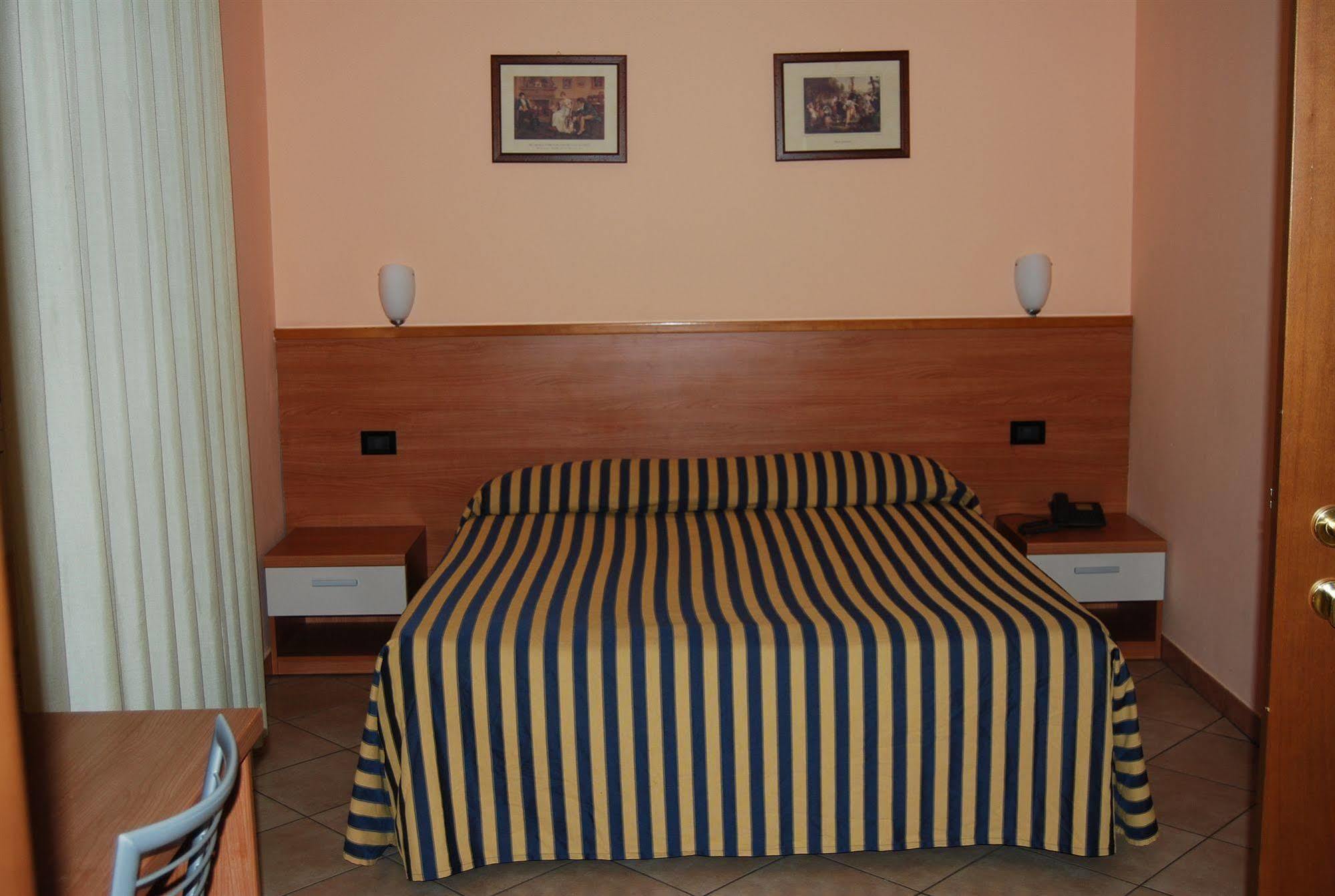 Albergo Salerno Мілан Екстер'єр фото